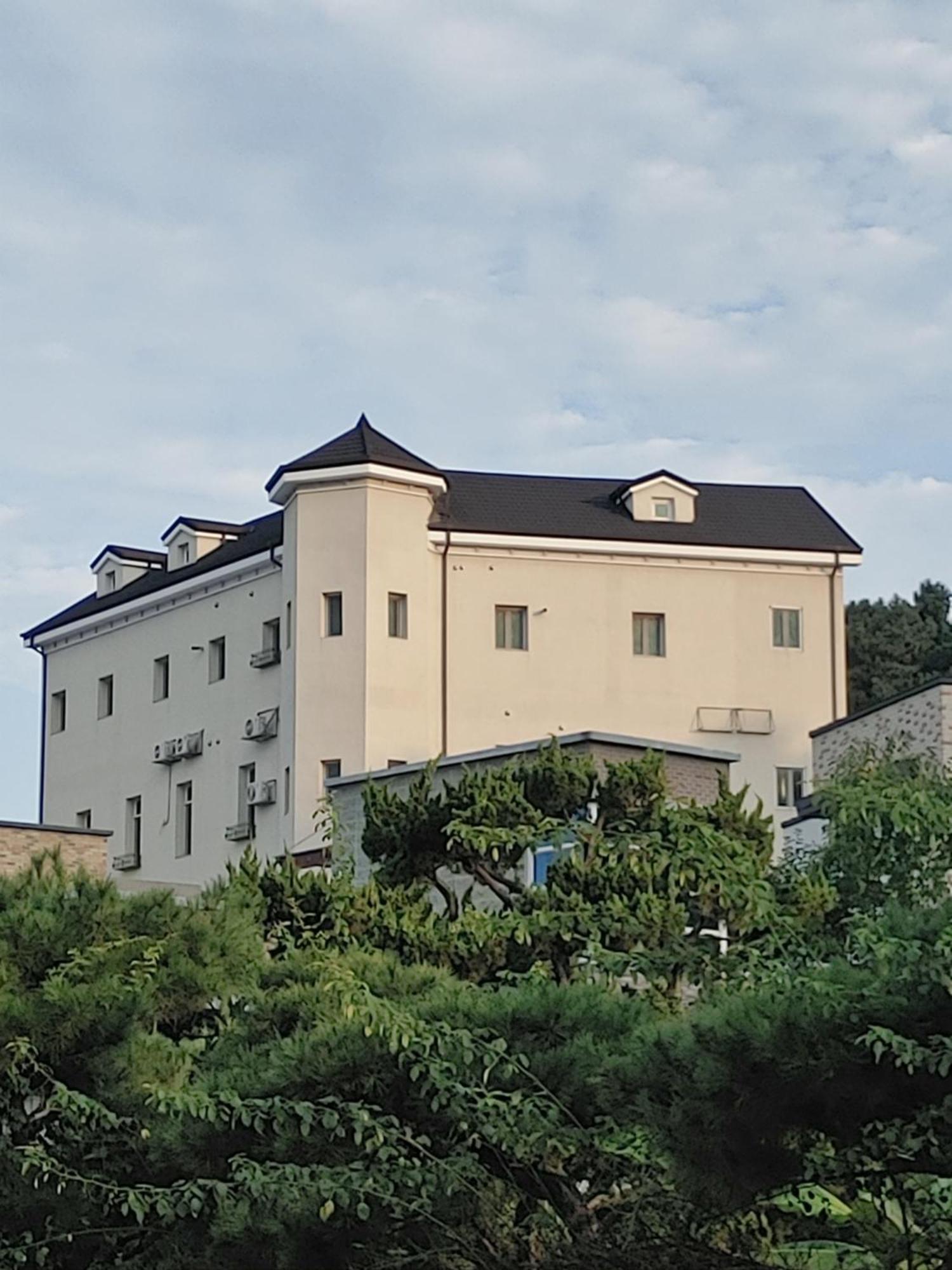 The Castle Stay Чунчеон Екстериор снимка